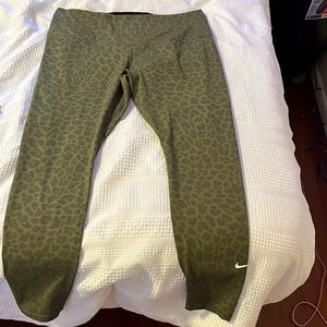 Nike drifit luxe one